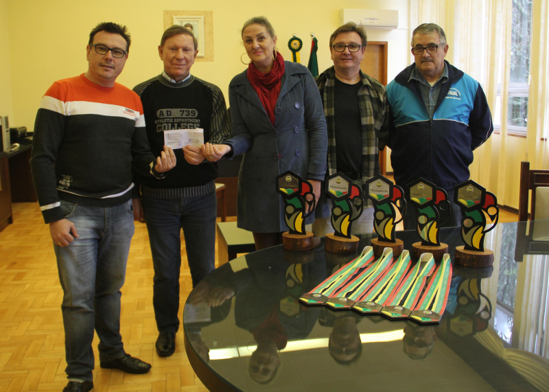 EXECUTIVO PREMIA GANHADOR DO CONCURSO TROFÉU MERECIMENTO